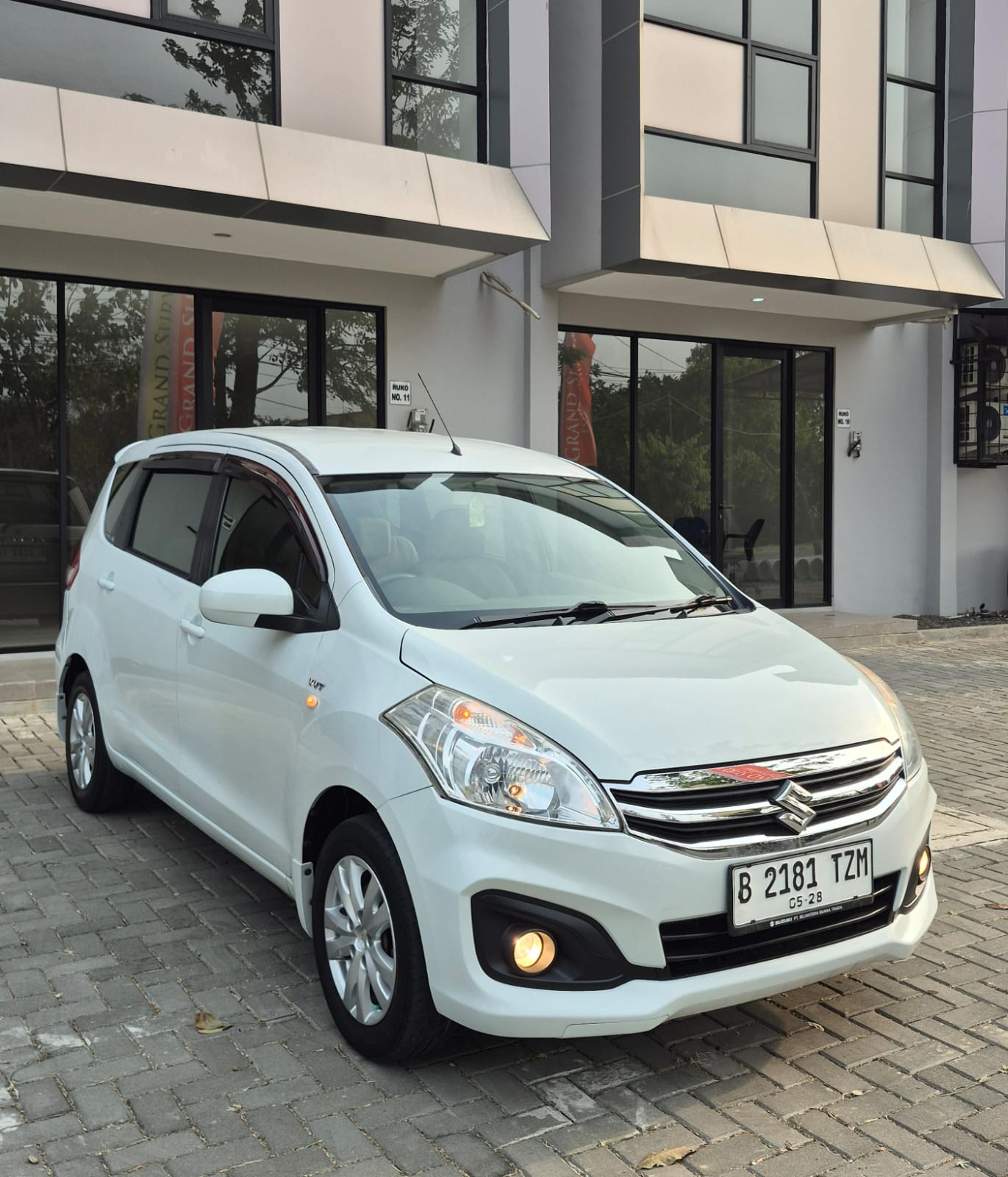 Suzuki ERTIGA GL MT